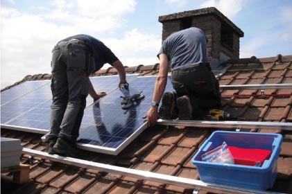 découvrez les dangers liés à l'infiltration d'eau dans les systèmes de toiture photovoltaïques. protégez vos installations et apprenez à identifier les signes de fuites pour éviter des dommages coûteux à votre toit et optimiser la performance de vos panneaux solaires.