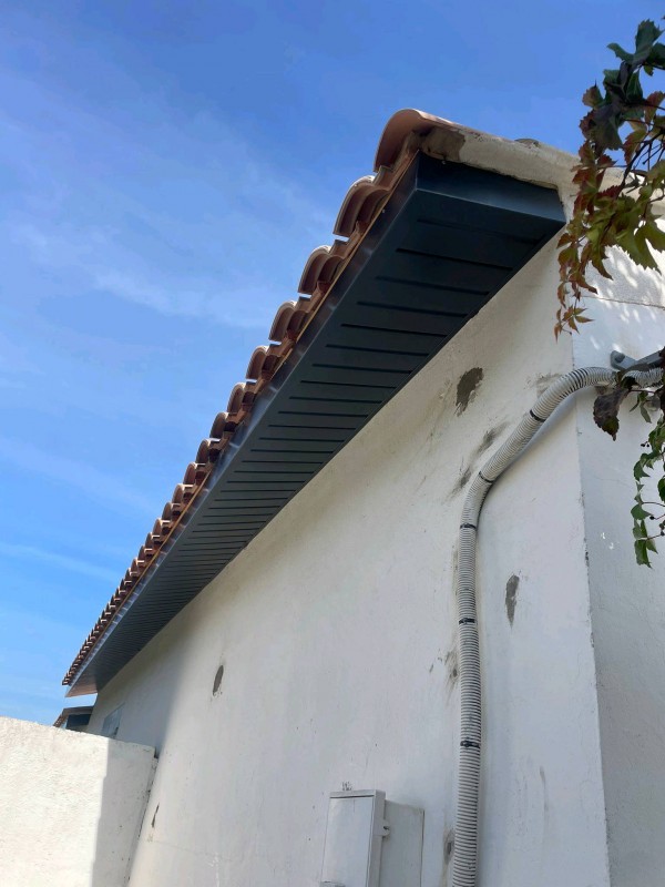 découvrez l'importance du débord de toit pour protéger votre maison des intempéries. apprenez-en plus sur ses avantages esthétiques et fonctionnels, ainsi que sur les matériaux et styles adaptés à votre projet de construction ou de rénovation.