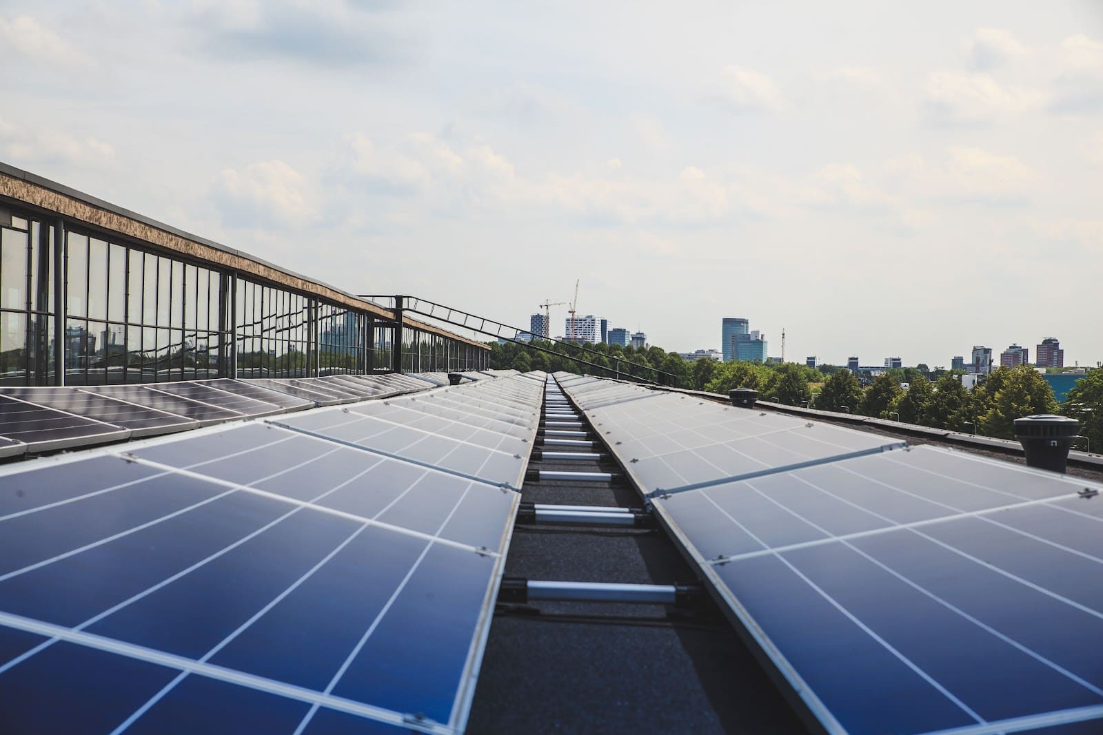 découvrez nos solutions de désamiantage adaptées aux installations photovoltaïques. assurez la sécurité de vos projets d'énergie solaire tout en respectant les normes environnementales. profitez d'une expertise reconnue pour un désamiantage efficace et sécurisé.