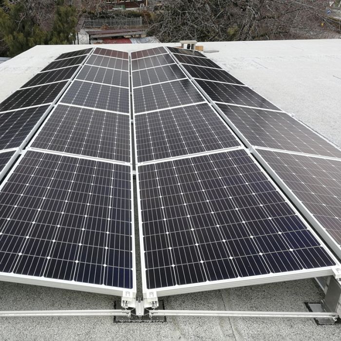 découvrez les dimensions des panneaux photovoltaïques adaptés aux toits plats pour optimiser l'installation de votre système solaire. apprenez comment choisir la taille idéale pour maximiser la production d'énergie tout en respectant les contraintes de votre équipement.