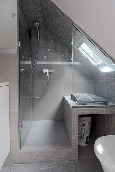 découvrez comment aménager une douche sous pente dans votre salle de bain. optimisez l'espace tout en alliant style et fonctionnalité, grâce à des conseils pratiques et des idées d'aménagement adaptées à votre intérieur.
