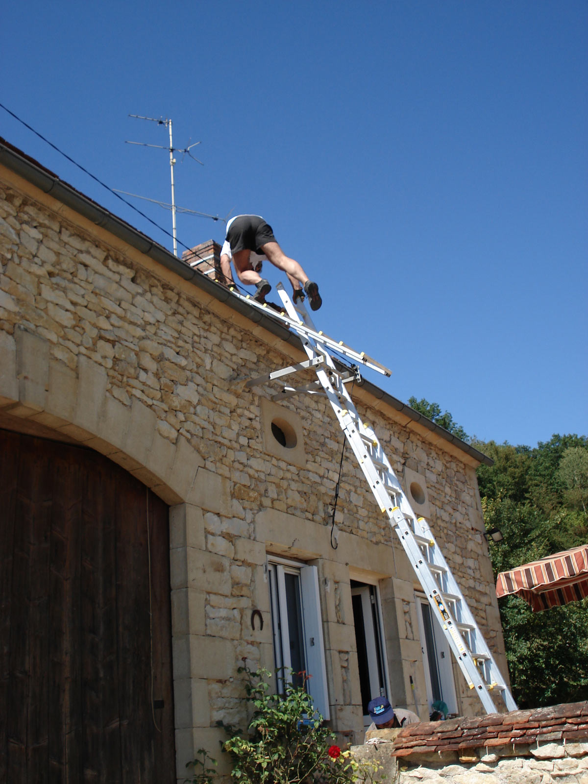 découvrez notre sélection d'échelles de toit, idéales pour accéder en toute sécurité à vos toits. conçues pour allier robustesse et facilité d'utilisation, nos échelles s'adaptent à tous vos besoins de travaux en hauteur. profitez d'options variées pour une performance optimale.
