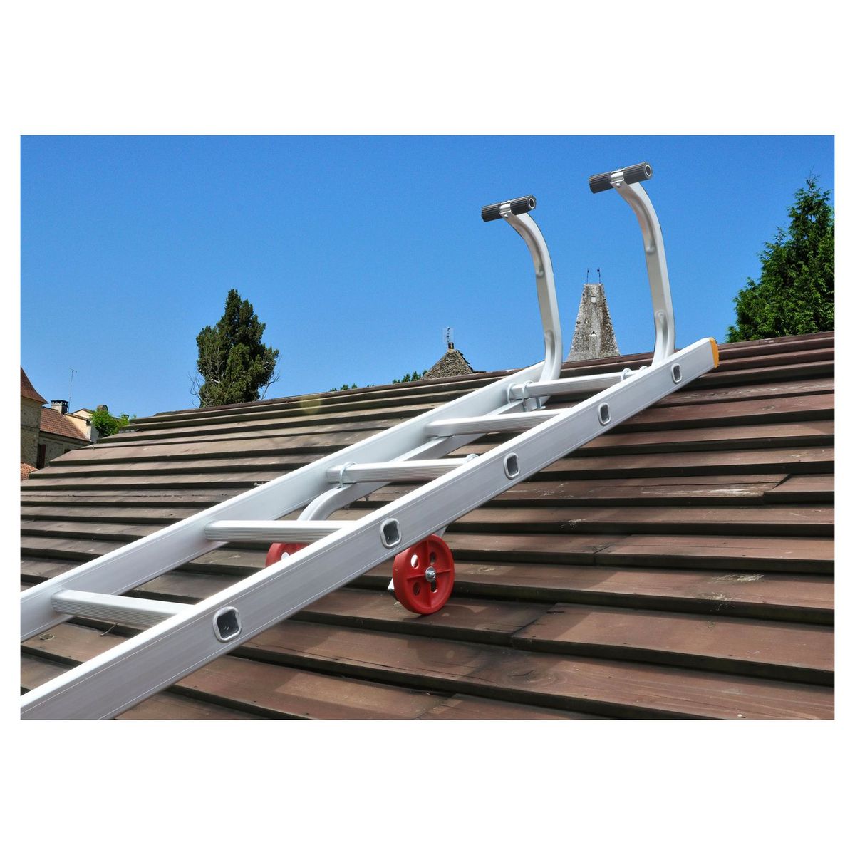 découvrez notre guide complet sur les échelles de toit, des conseils d'achat aux meilleures pratiques pour assurer votre sécurité lors de travaux en hauteur. trouvez l'échelle parfaite pour vos besoins et maximisez votre efficacité sur le toit.