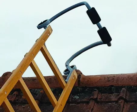 découvrez notre échelle de toit en bois, idéale pour un accès sécurisé et pratique à vos espaces en hauteur. fabriquée avec des matériaux de qualité, cette échelle allie robustesse et esthétisme, parfaite pour les travaux de rénovation ou d'entretien. optez pour la durabilité et le style avec notre échelle de toit en bois.
