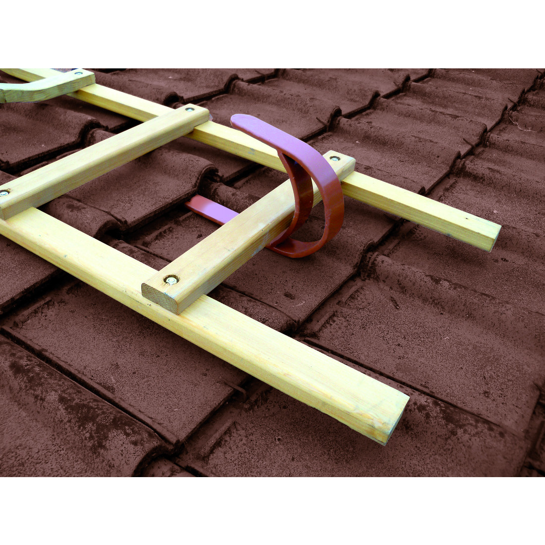 découvrez notre échelle de toit avec crochet, conçue pour garantir votre sécurité et faciliter l'accès. idéale pour les travaux en hauteur, elle combine robustesse et praticité pour tous vos projets de toiture.