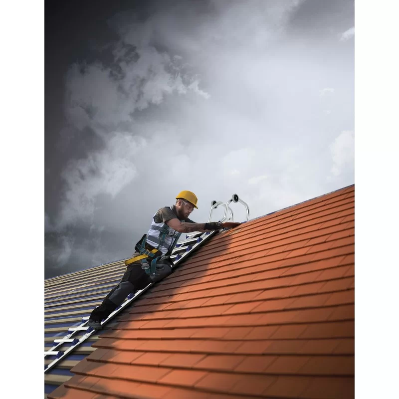 découvrez notre échelle toit économique, idéale pour les travaux à hauteur. conçue pour la sécurité et la praticité, elle allie robustesse et légèreté, vous permettant d'accéder facilement à votre toit sans vous ruiner. parfaite pour les bricoleurs et les professionnels !