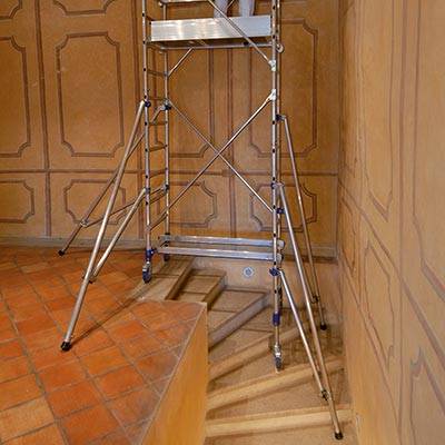 découvrez notre échelle de toit kiloutou, idéale pour vos travaux en hauteur. robuste et facile à installer, elle vous offre sécurité et confort d'utilisation. louez dès maintenant et réalisez vos projets en toute sérénité.
