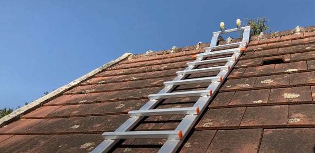 découvrez notre sélection d'échelles pour toit chez leroy merlin, adaptées à tous vos besoins de travaux en hauteur. robustesse, sécurité et facilité d'utilisation vous attendent pour accéder en toute tranquillité à vos toits. parcourez notre gamme et trouvez l'échelle idéale pour vos projets.