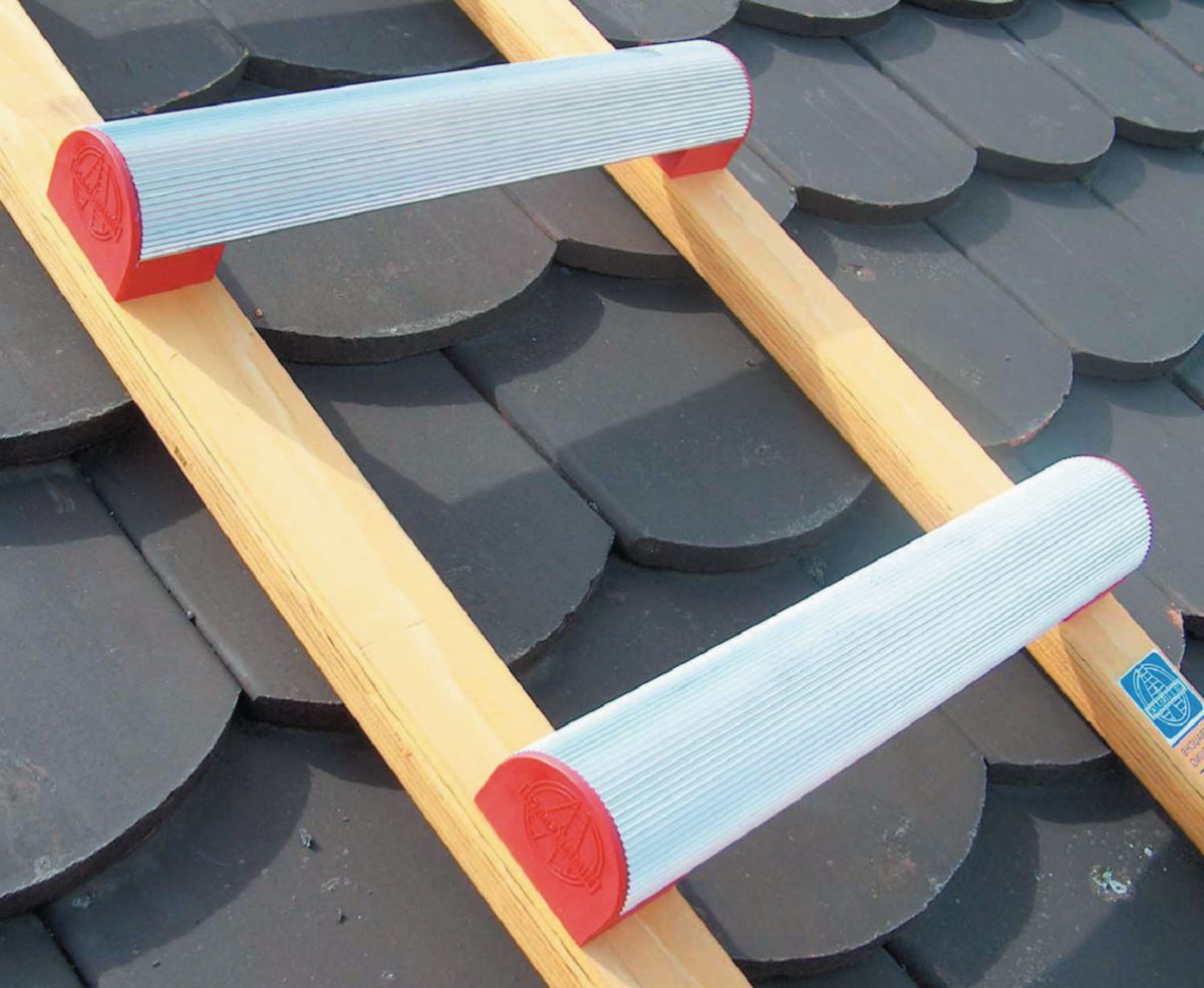 découvrez notre sélection d'échelles de toit, conçues pour garantir sécurité et accessibilité. que vous soyez un professionnel du bâtiment ou un bricoleur, trouvez l'échelle adaptée à vos besoins pour travailler en hauteur en toute sérénité.