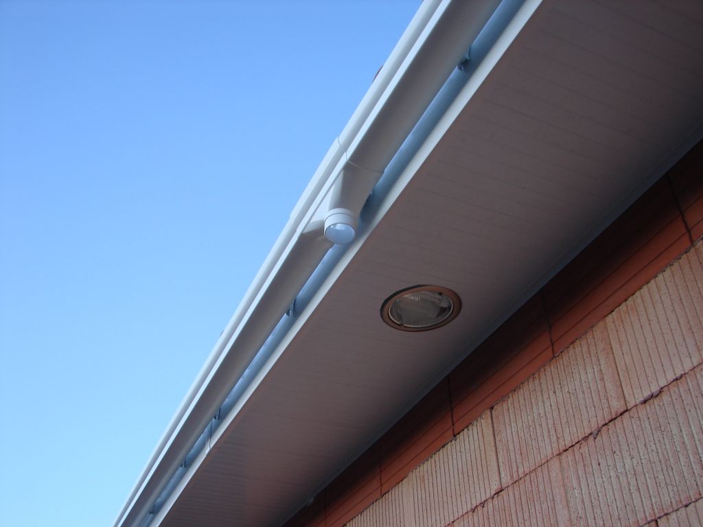 découvrez l'éclairage sous toit, une solution innovante pour illuminer vos espaces extérieurs avec style et efficacité. profitez d'une atmosphère chaleureuse et sécurisée grâce à notre sélection d'éclairages adaptés à tous vos besoins.