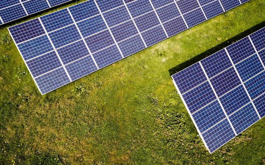découvrez l'impact croissant de l'économie solaire sur la transition énergétique. explorez les avantages économiques, les innovations technologiques et les opportunités d'investissement offertes par l'énergie solaire. adoptez une approche durable et profitable pour un avenir énergétique responsable.