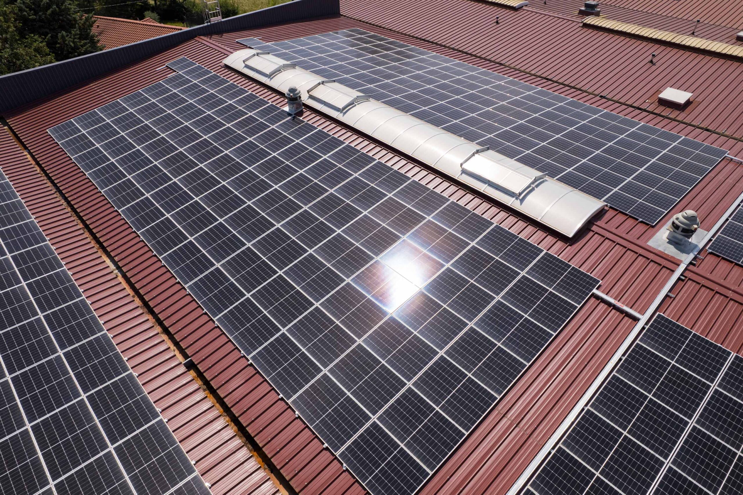 découvrez comment améliorer l’efficacité énergétique de vos bâtiments industriels grâce à l'installation de panneaux solaires. optimisez vos coûts énergétiques et contribuez à la transition écologique tout en augmentant la valeur de votre entreprise.