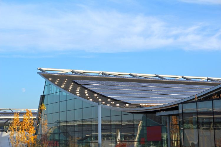 optimisez l'efficacité énergétique de vos bâtiments industriels grâce à des panneaux solaires. découvrez les solutions durables qui réduisent vos coûts énergétiques tout en diminuant votre empreinte carbone.