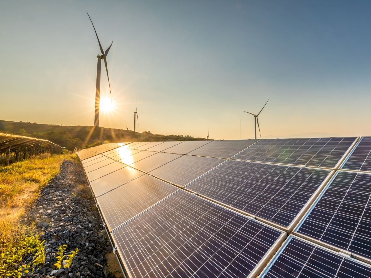 découvrez les différences entre l'énergie éolienne et l'énergie solaire : enjeux, avantages, inconvénients et impacts environnementaux. explorez ces deux sources d'énergie renouvelable pour mieux comprendre leur rôle dans la transition énergétique.