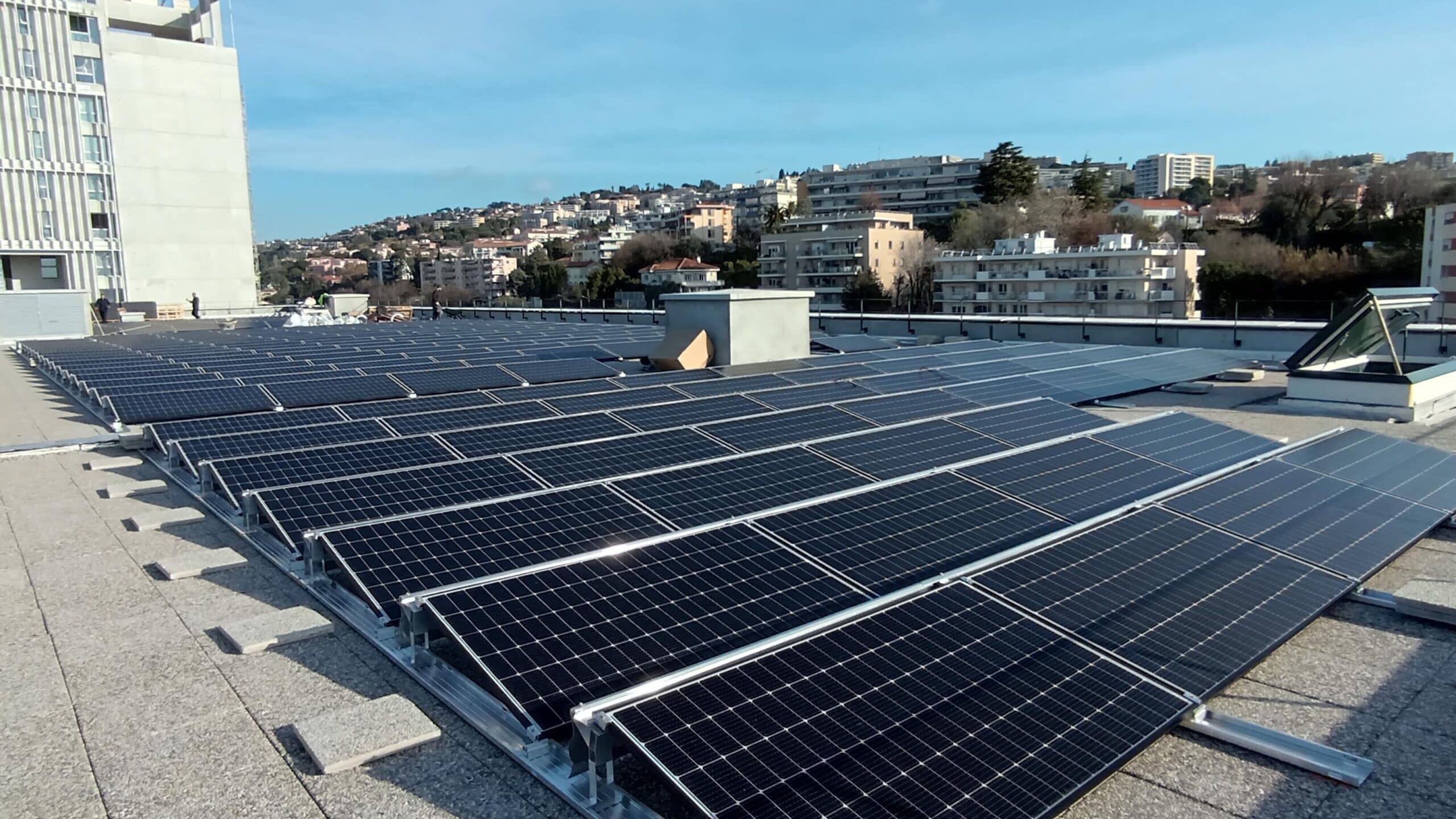 découvrez les avantages de l'énergie photovoltaïque sur 1000m² : la solution durable pour produire votre électricité, réduire vos factures d'énergie et contribuer à la préservation de l'environnement. transformez votre espace en une source d'énergie renouvelable et rentable.