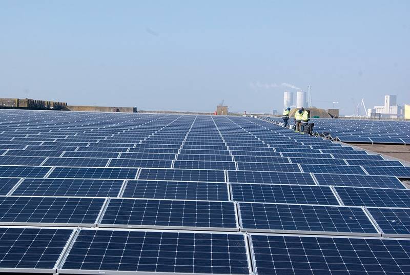 découvrez comment l'énergie renouvelable photovoltaïque transforme la production d'électricité grâce aux panneaux solaires. explorez les avantages de cette solution durable pour un avenir plus vert et économe en énergie.