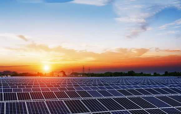 découvrez l'énergie solaire, une source d'énergie renouvelable et durable qui transforme la lumière du soleil en électricité. apprenez comment les panneaux solaires fonctionnent, leurs avantages, et comment ils peuvent contribuer à un avenir plus vert.