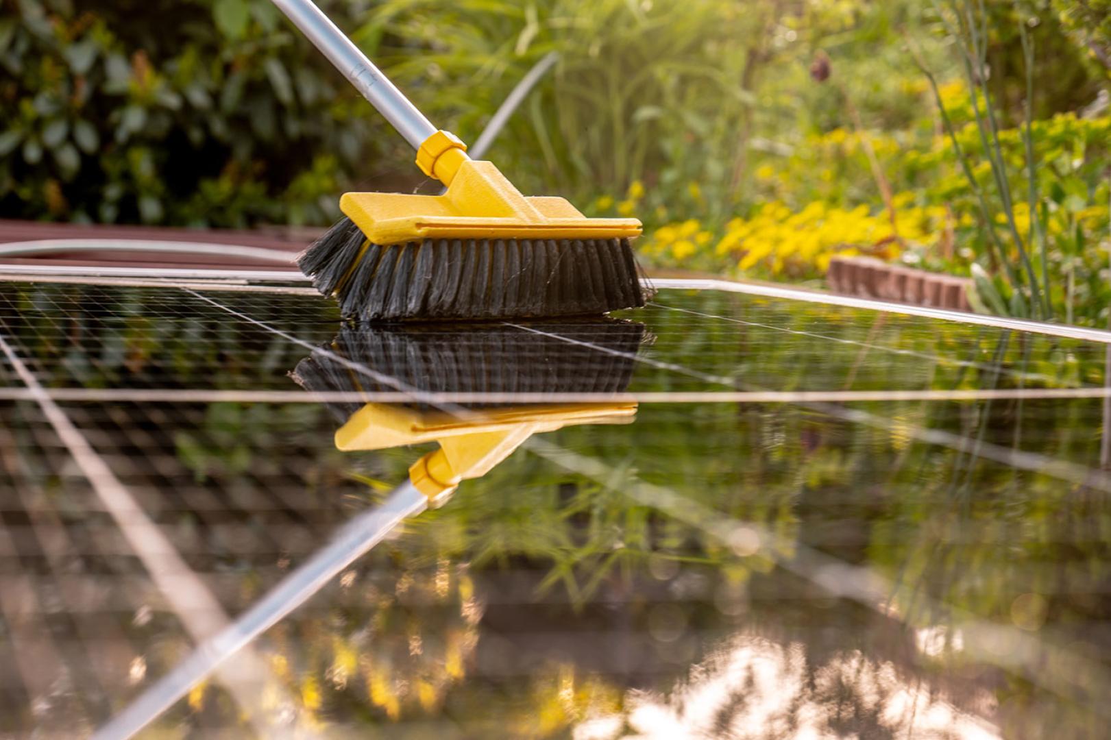 découvrez comment entretenir efficacement vos panneaux solaires pour maximiser leur performance et prolonger leur durée de vie. conseils pratiques et astuces pour un nettoyage optimal et une maintenance réussie.