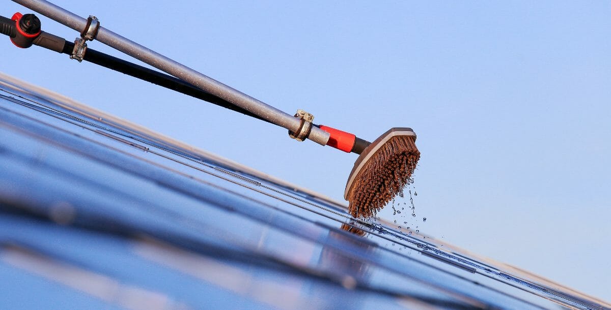 découvrez nos conseils pour l'entretien optimal de vos panneaux solaires. assurez-vous d'une performance maximale et d'une longévité accrue de votre installation grâce à des gestes simples et efficaces. informez-vous sur les meilleures pratiques pour nettoyer et maintenir vos panneaux solaires en parfait état.