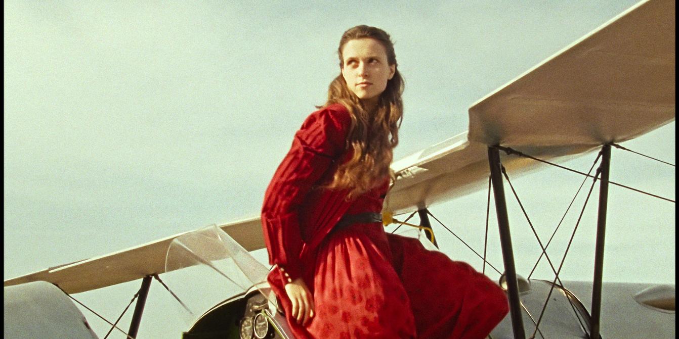 découvrez l'envol, une expérience unique qui vous transporte vers de nouveaux horizons. explorez la liberté et l'adrénaline de l'élévation, que ce soit à travers le vol libre, la découverte des airs en parapente ou l'évasion en montgolfière. vivez des moments inoubliables et ressentez l'ivresse de l'altitude.