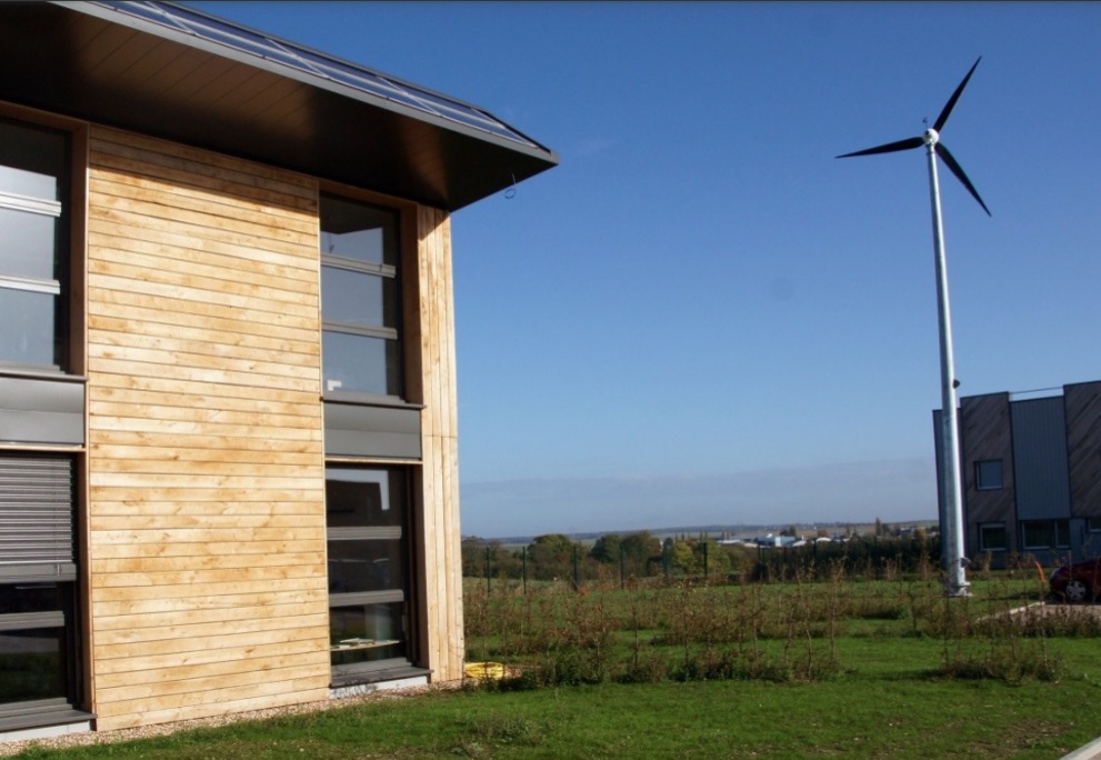 découvrez les avantages des éoliennes sur toit pour produire de l'énergie propre et renouvelable directement depuis votre maison. optimisez votre autonomie énergétique tout en réduisant votre empreinte carbone.