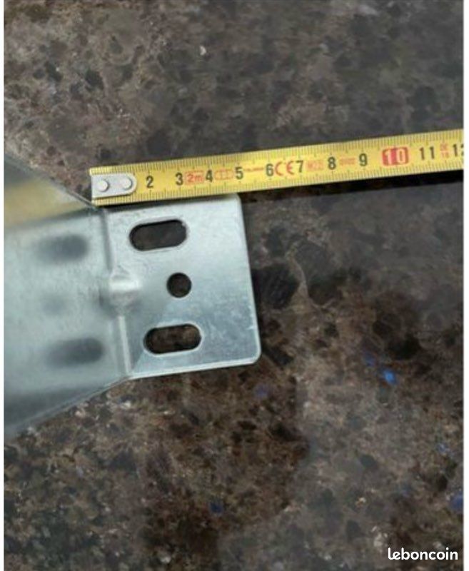 découvrez notre sélection d'équerres pour toit, conçues pour garantir la stabilité et la précision de vos projets de construction. idéales pour les charpentes, ces équerres allient robustesse et facilité d'utilisation, pour des finitions impeccables.