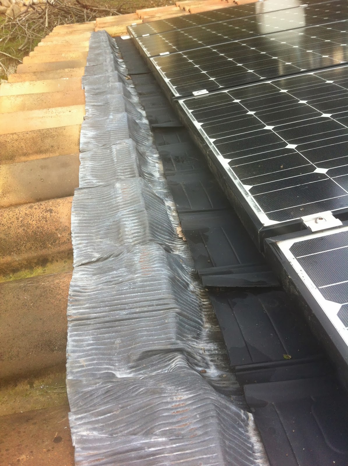 découvrez l'importance de l'étanchéité des panneaux photovoltaïques pour garantir leur performance et leur durabilité. apprenez les meilleures pratiques et solutions pour protéger votre installation contre les infiltrations d'eau et optimiser votre production d'énergie solaire.