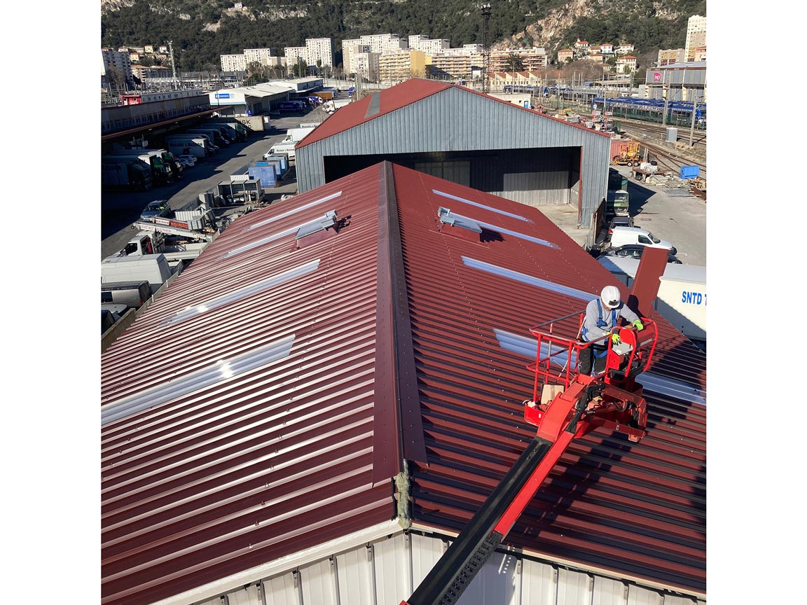 découvrez nos solutions d'étanchéité pour toits, garantissant protection et durabilité à votre toiture. protégez votre maison des infiltrations d'eau et des intempéries avec nos produits de haute qualité. obtenez des conseils d'experts et des services professionnels pour une étanchéité efficace et durable.