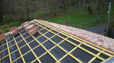 découvrez nos solutions d'étanchéité pour toits, garantissant protection et durabilité. protégez votre habitation des infiltrations d'eau grâce à des matériaux de qualité et un savoir-faire professionnel.