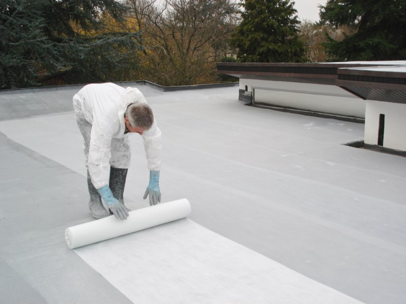 découvrez nos solutions d'étanchéité pour toits terrasses, conçues pour protéger votre espace extérieur des intempéries tout en prolongeant la durée de vie de votre structure. profitez d'un cadre agréable et sécurisé avec nos techniques modernes et durables.