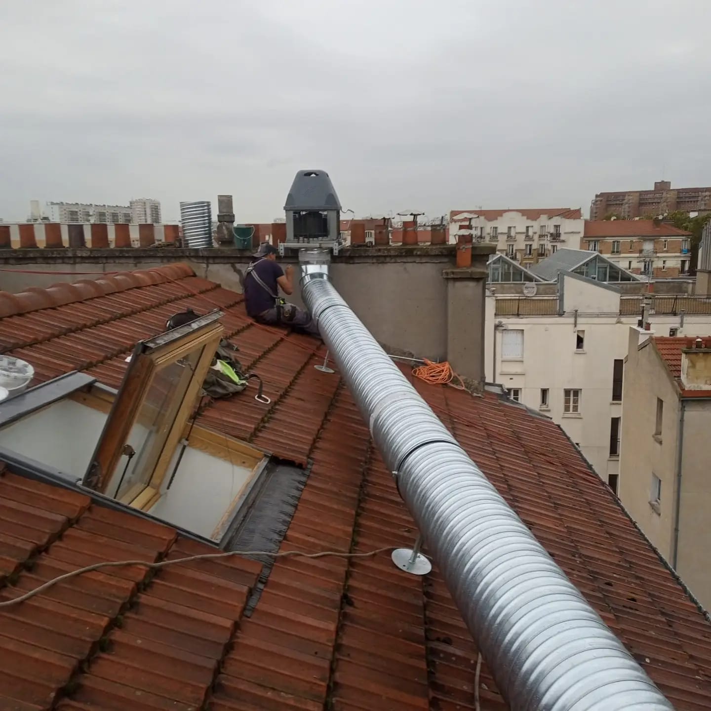 découvrez nos solutions professionnelles pour l'évacuation des hottes de toit. garantissez une ventilation optimale et sécurisée pour votre espace. contactez-nous pour un service rapide et efficace.