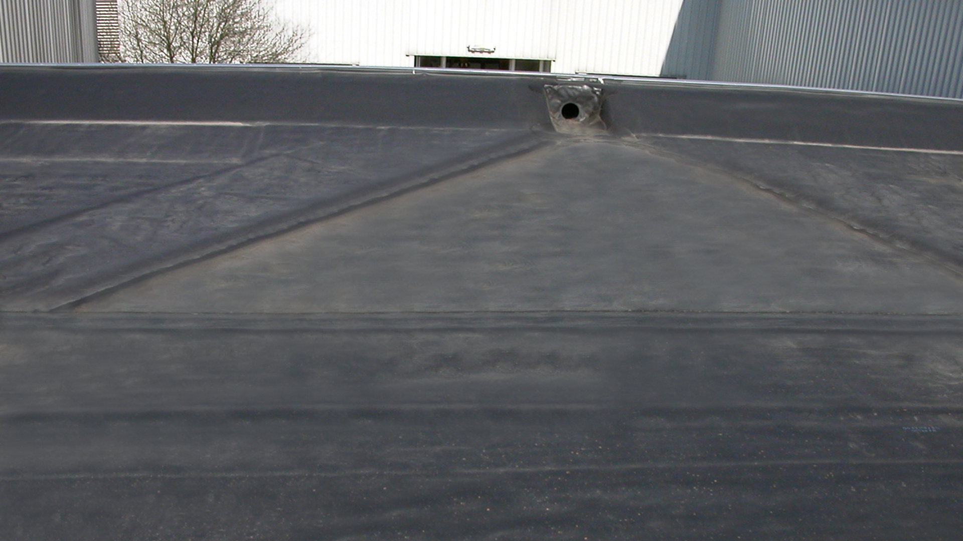 découvrez nos solutions efficaces pour l'évacuation des eaux sur toit terrasse. garantissez la durabilité et la sécurité de votre espace extérieur grâce à des systèmes d'évacuation adaptés aux spécificités de votre toiture.