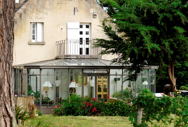 découvrez nos solutions d'extension de toit en acier, alliant durabilité et esthétique. transformez votre espace avec des structures modernes et résistantes, idéales pour agrandir votre maison tout en bénéficiant d'une isolation optimale.