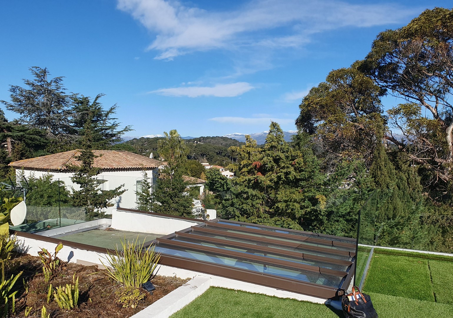 découvrez notre guide complet sur les toits terrasses : idées d'aménagement, matériaux recommandés, avantages écologiques et conseils pratiques pour transformer votre espace extérieur en un véritable coin de paradis.