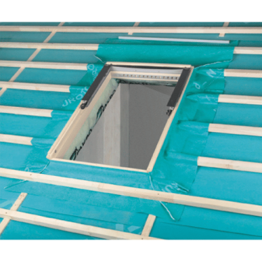 découvrez la fenêtre de toit fakro 55x78, idéale pour apporter luminosité et ventilation à vos espaces. conçue pour allier performance et esthétisme, elle s'intègre parfaitement dans votre toiture. profitez d'une installation facile et de matériaux de qualité pour améliorer le confort de votre maison.