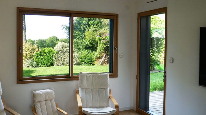 découvrez les fenêtres coulissantes, idéales pour optimiser l'espace et apporter lumière et style à votre intérieur. ces installations modernes allient esthétique et praticité, tout en offrant une excellente isolation thermique et acoustique.