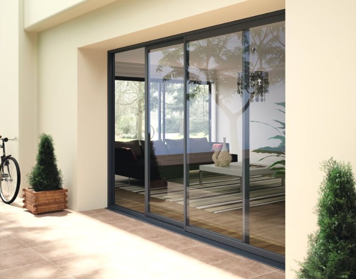 découvrez nos fenêtres coulissantes alliant esthétique moderne et performance énergétique. offrant une luminosité optimale et un accès pratique à votre extérieur, elles sont idéales pour tous vos projets de rénovation ou de construction.