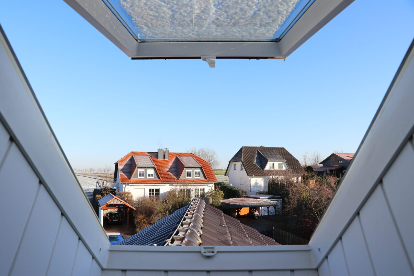 découvrez les avantages des fenêtres de toit pour apporter lumière naturelle et ventilation dans vos espaces sous-toit. idéales pour optimiser votre habitation, tout en ajoutant une touche esthétique à votre intérieur.