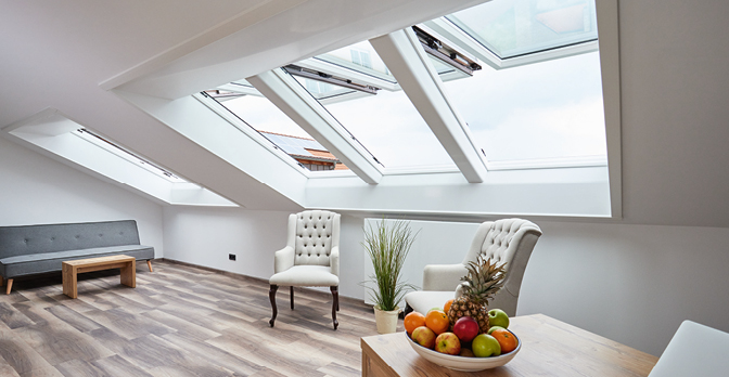 découvrez notre fenêtre de toit adaptable, conçue pour s'intégrer parfaitement à tous les types d'espaces. profitez d'un apport lumineux optimal et d'une ventilation améliorée tout en ajoutant une touche moderne à votre intérieur.