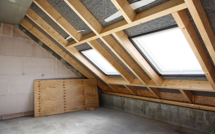 découvrez nos fenêtres de toit, idéales pour apporter lumière naturelle et ventilation à vos espaces sous les combles. alliant esthétique et performance, nos solutions s'adaptent à tous les types de toits pour un intérieur agréable et lumineux.