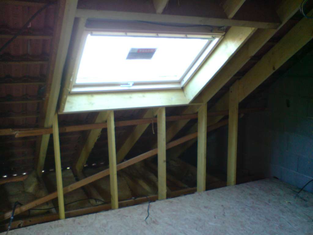 découvrez notre gamme de fenêtres de toit fixes, idéales pour apporter lumière naturelle et aération à vos espaces de vie. alliant esthétique et performance, elles transforment votre intérieur tout en améliorant votre confort. explorez des options variées pour s'adapter à tous les styles et besoins.