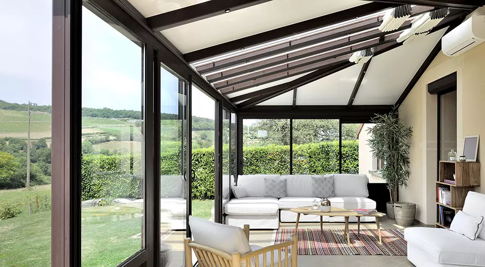 découvrez notre sélection de fenêtres pour toits plats chez leroy merlin. idéales pour apporter lumière et modernité à votre espace, nos fenêtres allient esthétisme et performance. explorez des modèles variés pour tous vos projets de rénovation ou construction.