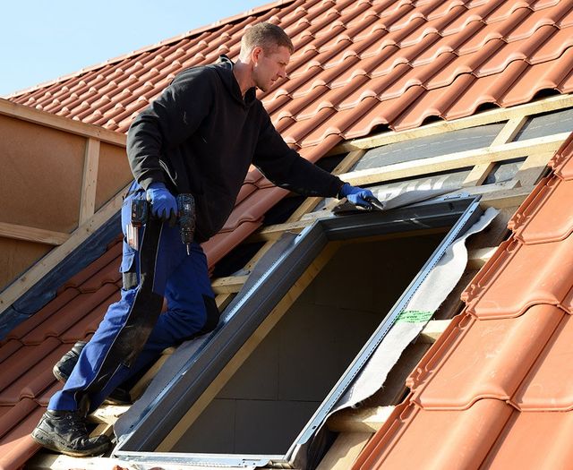 découvrez nos fenêtres de toit sur mesure, conçues pour maximiser la luminosité et optimiser l'esthétique de votre intérieur. profitez d'une fabrication personnalisée, adaptée à vos besoins et à votre espace. améliorez votre confort tout en ajoutant une touche élégante à votre maison.