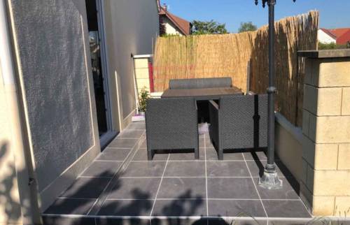 découvrez notre sélection de fenêtres pour terrasses, alliant esthétisme et performance. transformez votre espace extérieur en un lieu confortable et lumineux tout en bénéficiant d'une excellente isolation. idéal pour profiter de votre terrasse toute l'année.