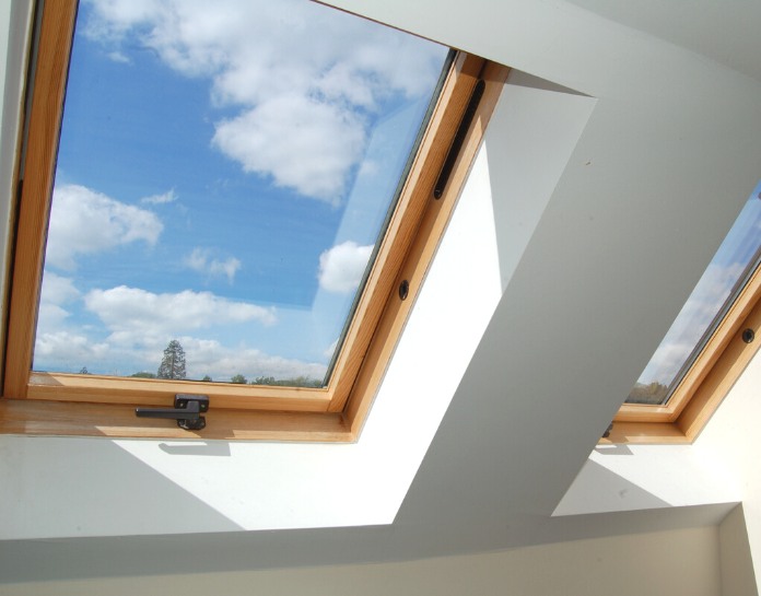 découvrez les fenêtres de toit velux, conçues pour apporter lumière naturelle et ventilation à vos espaces sous combles. transformez votre intérieur avec un choix varié de modèles et d'options d'installation adaptées à vos besoins.
