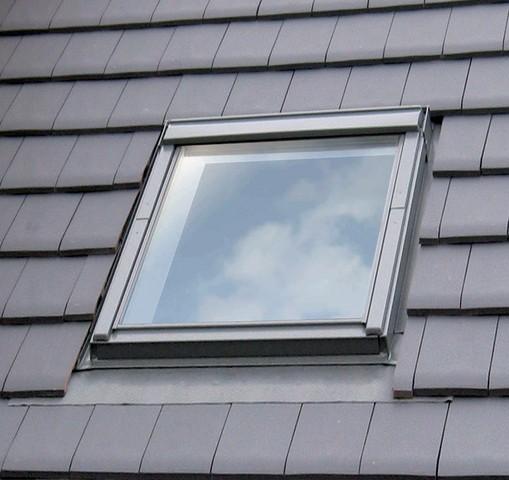 découvrez les avantages des fenêtres de toit velux pour illuminer votre intérieur et améliorer votre confort. profitez d'une large gamme de modèles modernes et efficaces, conçus pour optimiser la lumière naturelle tout en offrant une excellente isolation. transformez votre espace sous les combles avec velux.