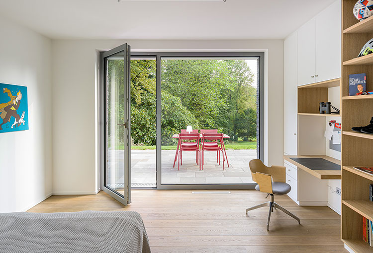 découvrez les avantages et l'esthétisme d'une fenêtre panoramique, idéale pour maximiser la lumière naturelle et offrir une vue imprenable sur l'extérieur. transformez votre espace de vie avec ce choix élégant et moderne.