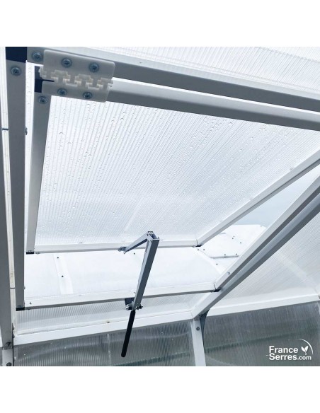 découvrez nos fenêtres de toit en acier, alliant esthétique moderne et durabilité. optimisez la luminosité naturelle de votre espace tout en bénéficiant d'une excellente isolation thermique. idéales pour embellir votre intérieur tout en augmentant la valeur de votre propriété.