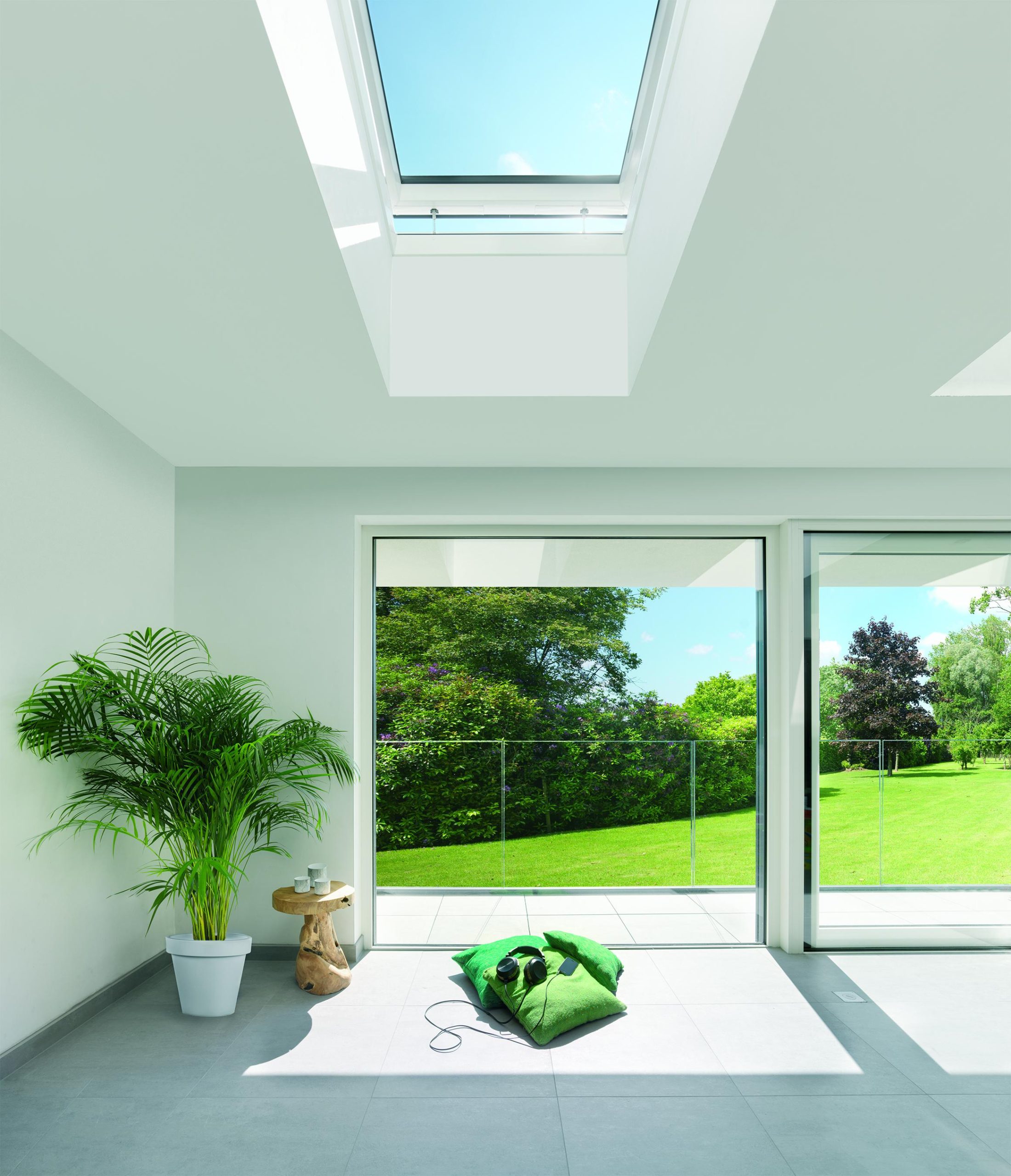 découvrez tout ce qu'il faut savoir sur les fenêtres de toit plat : avantages, styles, matériaux et conseils d'installation pour maximiser la luminosité et l'esthétique de votre espace.