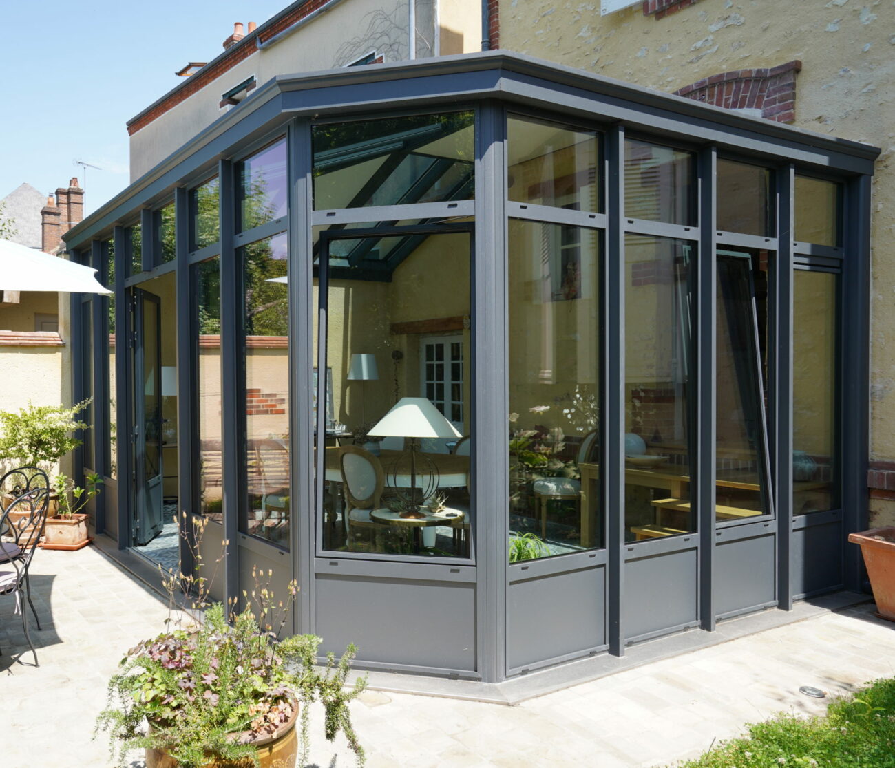 découvrez l'élégance et le confort de nos fenêtres pour véranda, conçues pour maximiser la lumière naturelle tout en offrant une isolation thermique optimale. transformez votre espace de vie avec style et modernité.